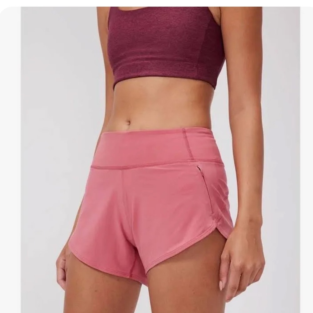 Outdoor Voices Hudson 4" Short
Desert rose color Size Small NWT